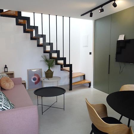 Modern Small House With A Terrace Split Exteriér fotografie