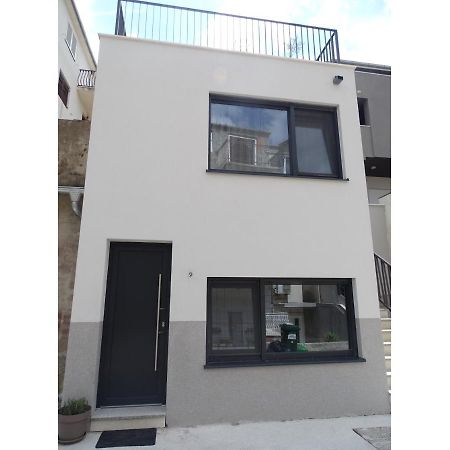 Modern Small House With A Terrace Split Exteriér fotografie
