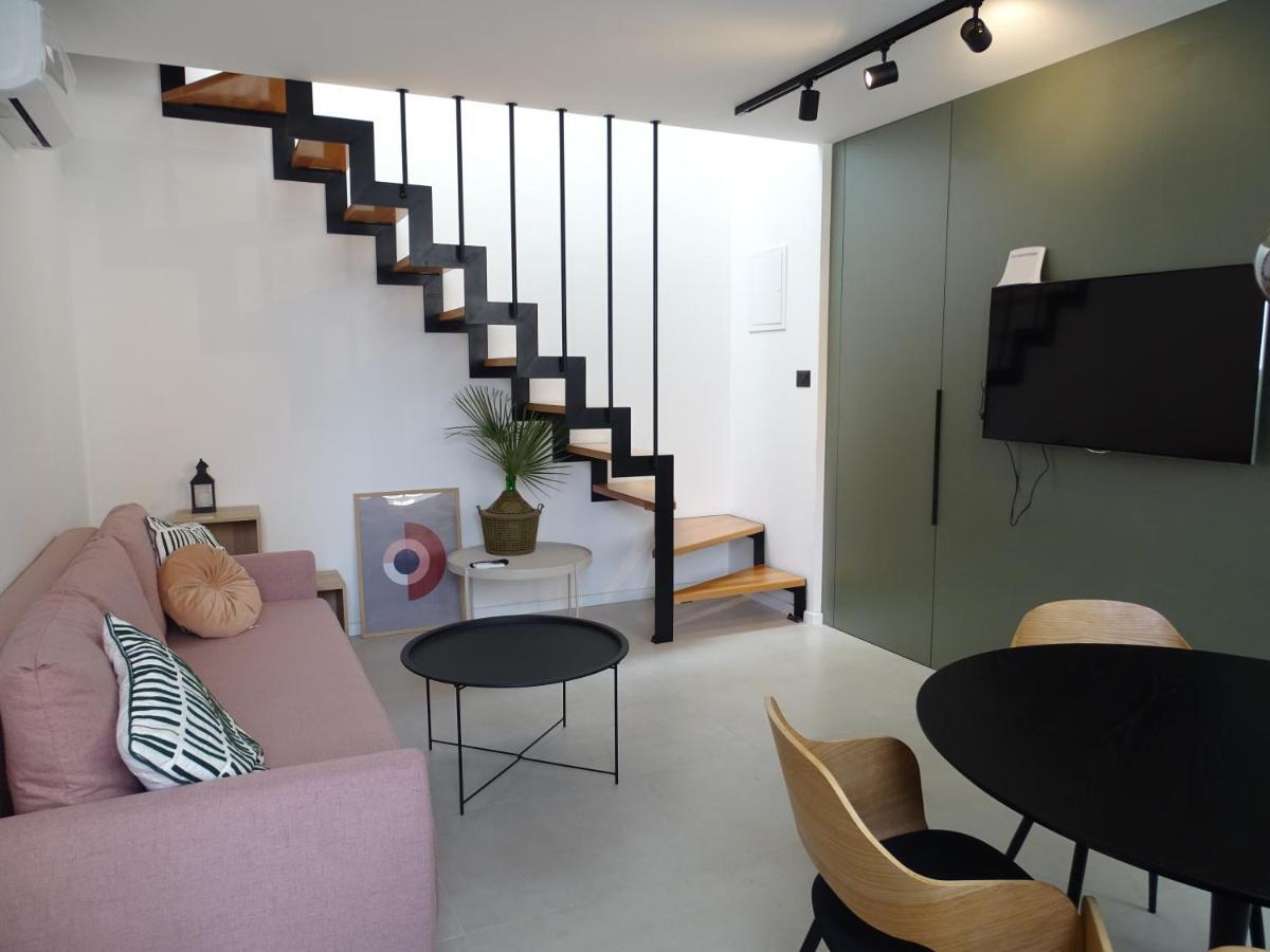 Modern Small House With A Terrace Split Exteriér fotografie